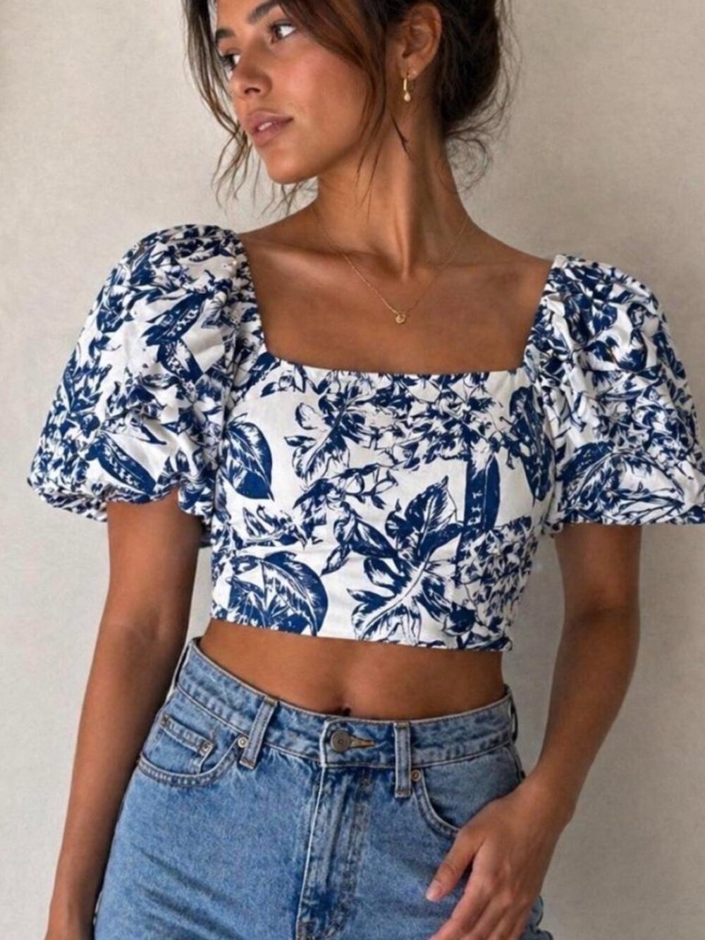 Abercrombie & Fitch Blue and White Floral Puff-Sleeve Crop Top, Small